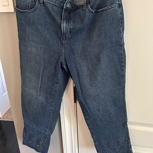 CUUTE CHICO'S GIRLFRIEND CROP PANTS